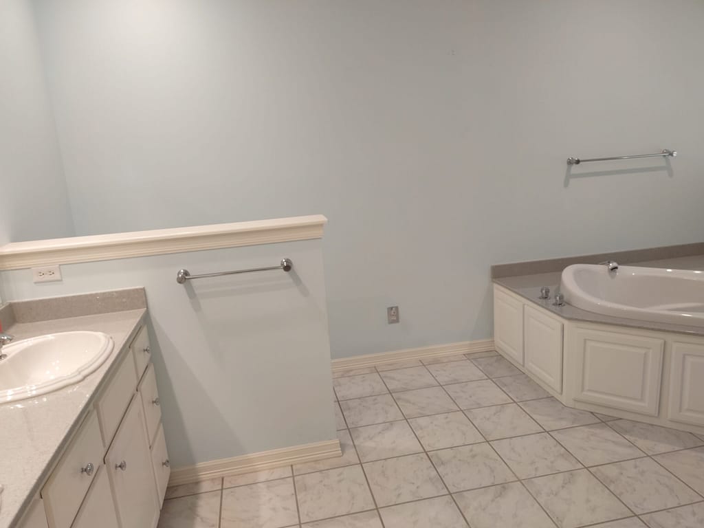Master bath with double vanity and large tub before remodel